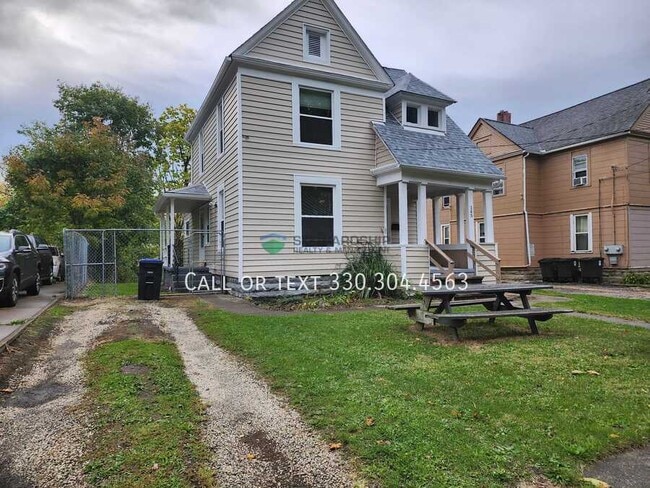 Building Photo - 145 Rhodes Ave