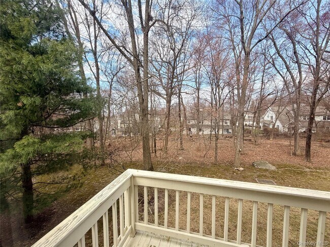 Building Photo - 15 Bayberry Dr