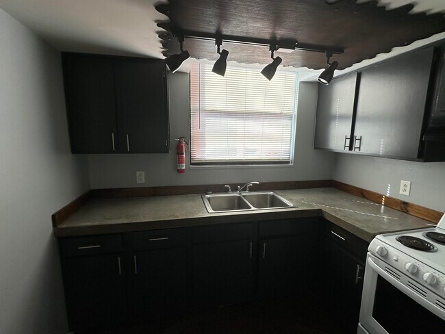 Building Photo - 705 Wilkinson Blvd