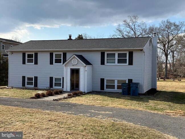 Building Photo - 19560 Smith Cir