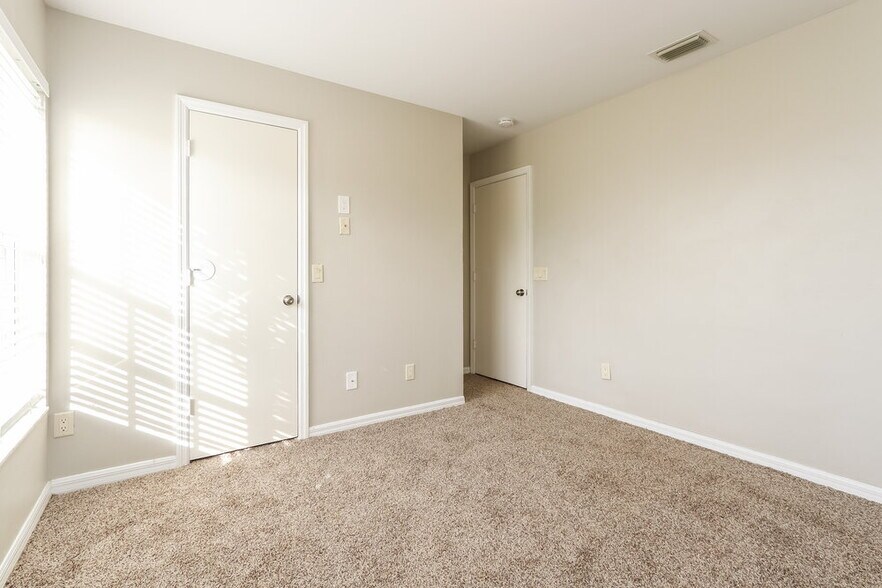 Building Photo - 1413 SW 11th Pl