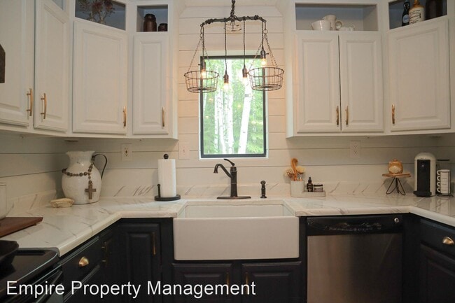 Building Photo - 3 br, 3 bath House - 2700 Roland Road