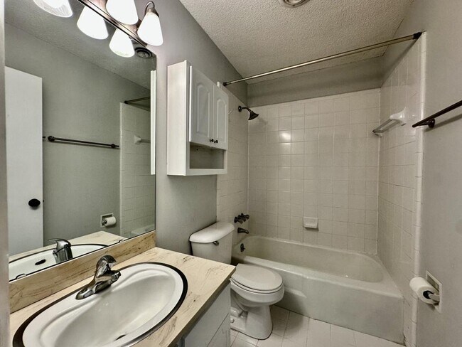 Building Photo - 2638 Park Rd