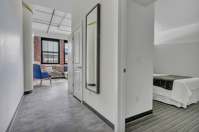 Building Photo - 151 Chestnut St