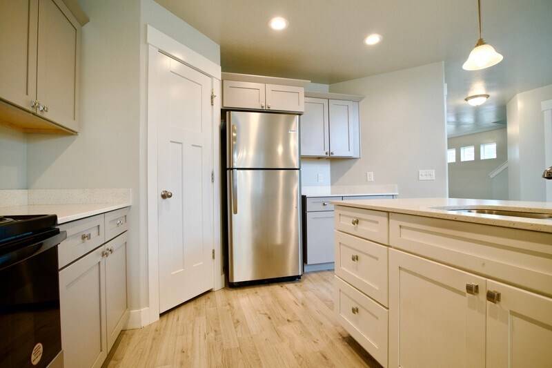 Building Photo - 1758 W Stone Gate Dr