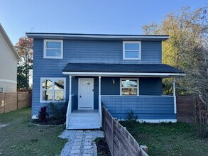 Building Photo - FRESHLY PAINTED 4 bedroom home in Lynn Haven!