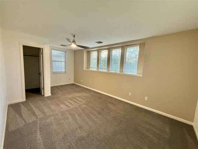 Building Photo - 904 Annadale Dr