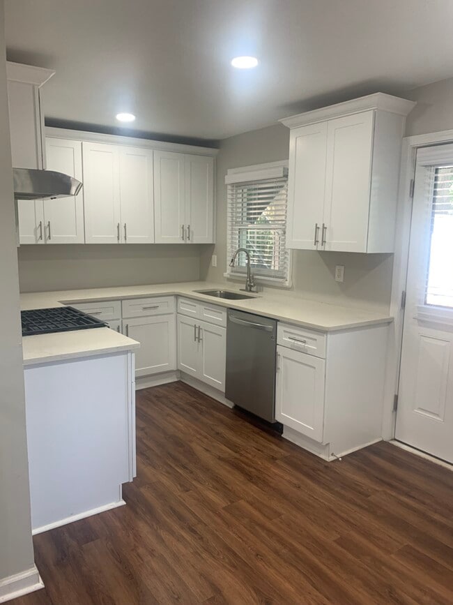 Building Photo - 2328 Johnson Ferry Rd NE