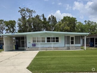 Building Photo - 2 BEDROOM 2 BATHROOM ON THE GOLF COURSE