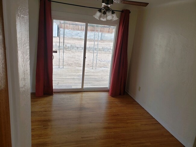 Building Photo - BEAUTIFUL THREE BEDROOM HOME FOR RENT!