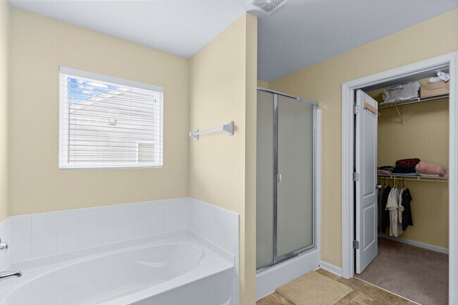 Building Photo - 430 Rockcrest Way