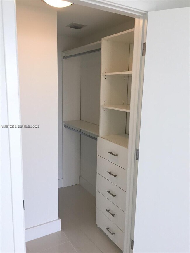 Building Photo - 1010 Brickell Ave