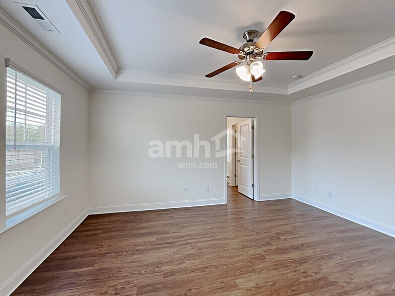 Building Photo - 82 Gregory Dr