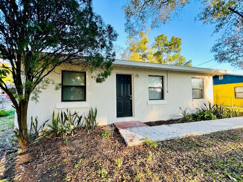 Building Photo - 1115 N Davis Ave
