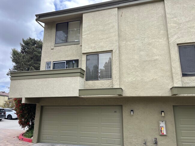 Building Photo - 3304 Caminito Eastbluff