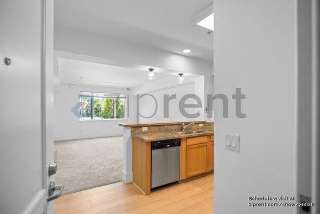 Building Photo - 1310 Creekside Dr