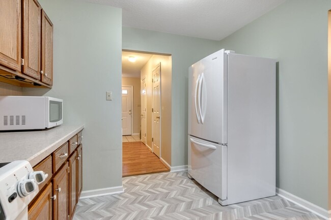 Building Photo - 3 bed/2 1/2 Bath.  Pet Friendly.  Easy access to I81/US460