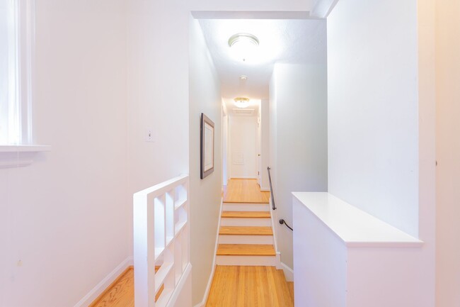 Building Photo - Enchanting Portland Heights 5BD House: You...