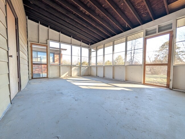 Building Photo - 3670 Tremont Dr