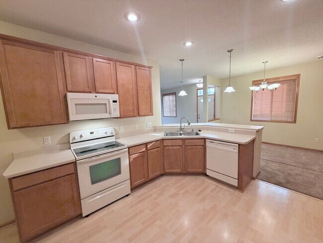 Building Photo - Spacious Bailey’s Arbor Townhome! 2BR + Bonus Living Room & Resort-Style Amenities!!