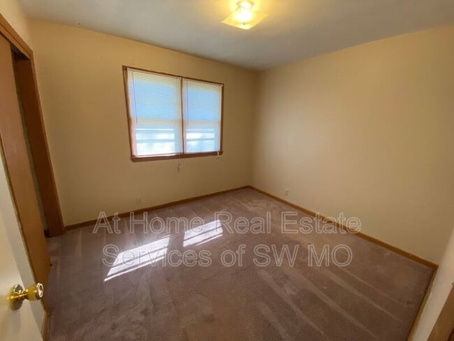 Building Photo - 1336 S Estate Ave