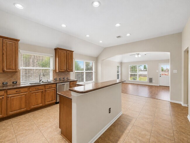 Building Photo - 6114 Menor Crest Dr