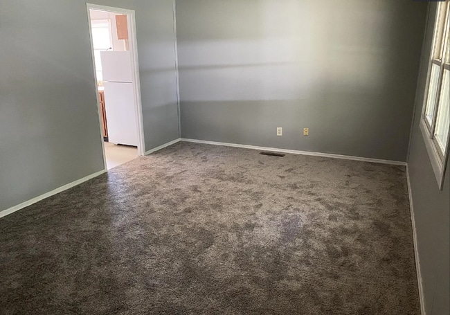 Building Photo - 2013 Greendale Dr