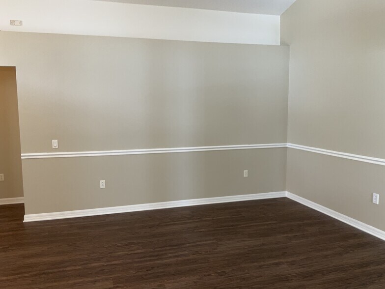 Building Photo - 1004 Cristelle Jean Dr