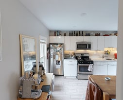 Building Photo - 13 Pleasant St