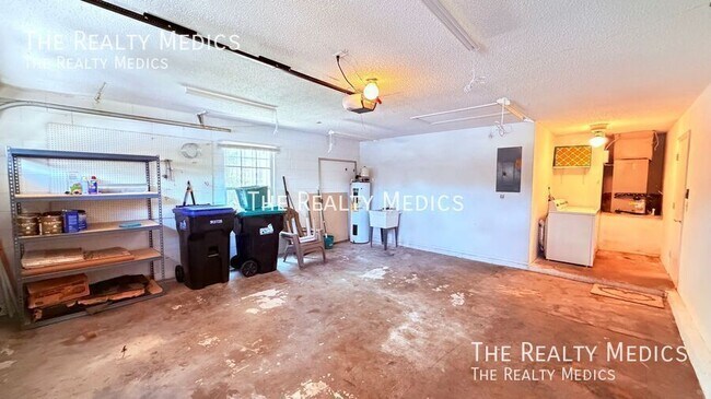 Building Photo - 10725 Brice Ct