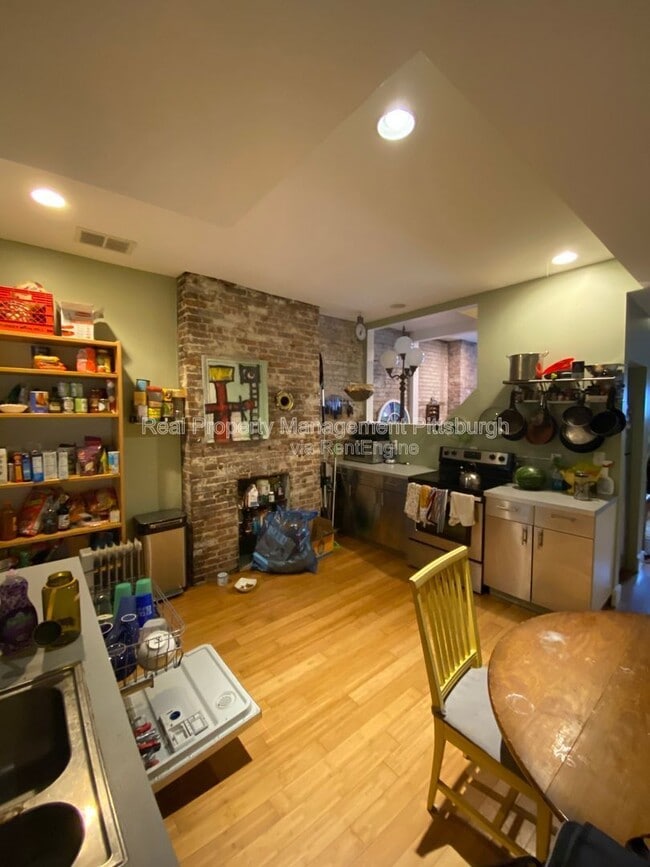 Building Photo - 176 Lodi Way