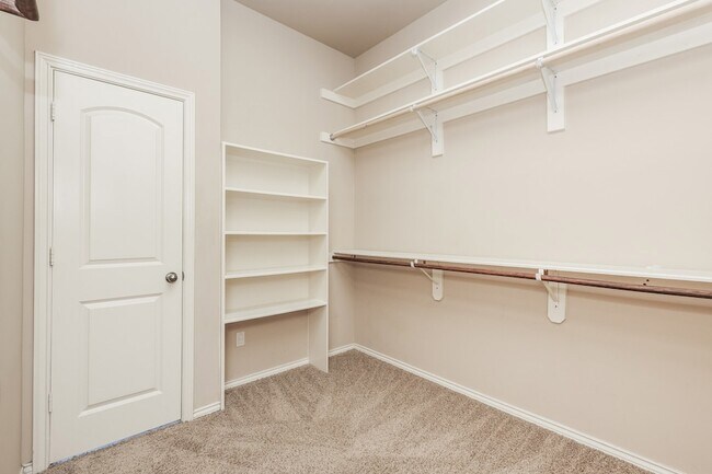 Building Photo - 2919 Chalet Knolls Ln