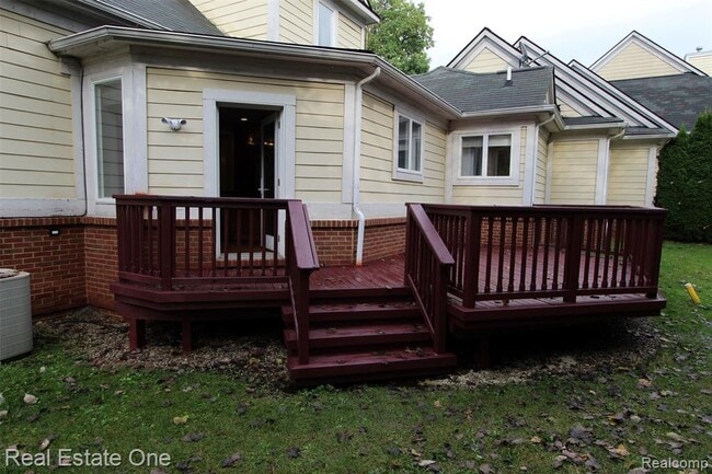 Building Photo - 1090 Oakwood Dr