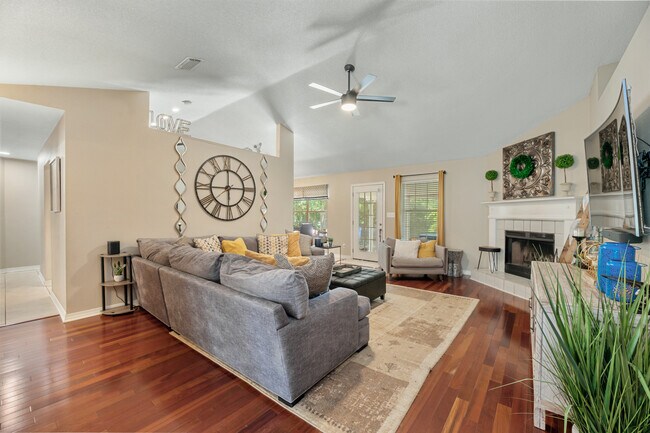Building Photo - 28337 Bay Branch Dr