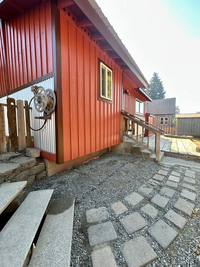 Building Photo - 8230 WA-903