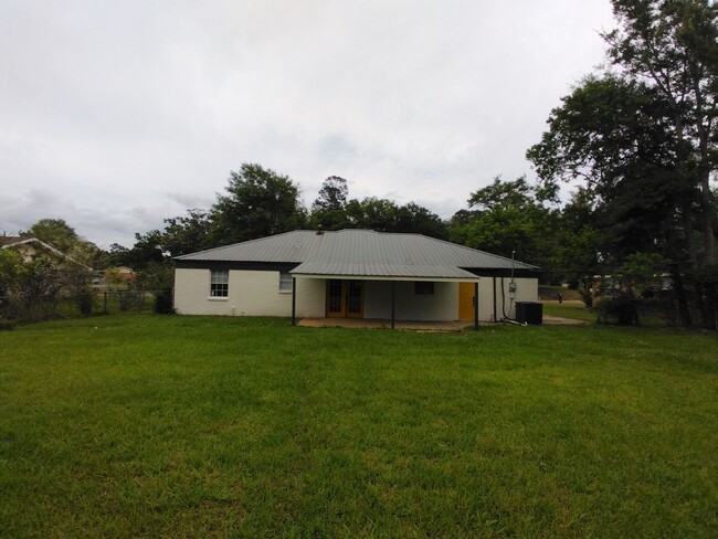Building Photo - 413 Parkview Ave
