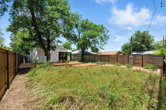 Building Photo - 5207 Avenue F