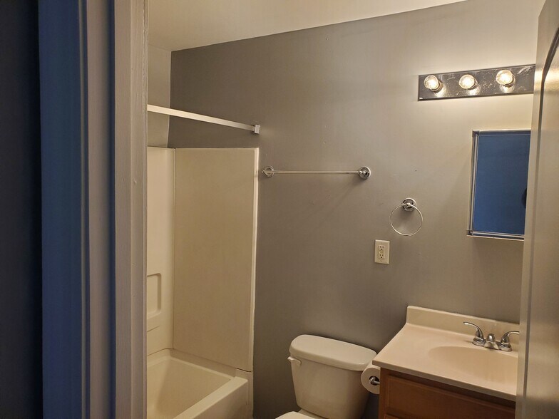 Building Photo - 1409 E Market St