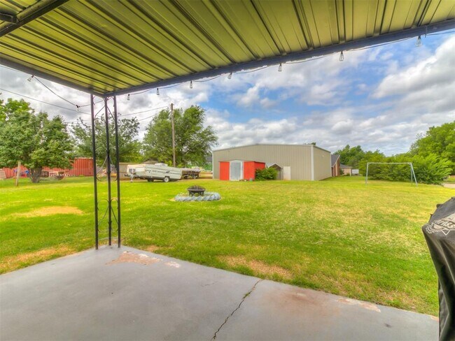 Building Photo - 621 N 16th St