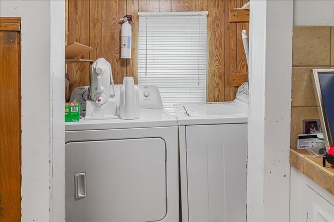 Building Photo - 212 W North St