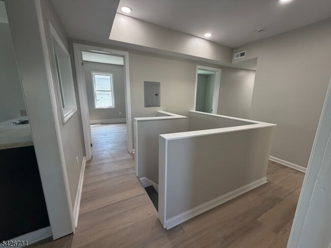 Building Photo - 37 Mapes Ave