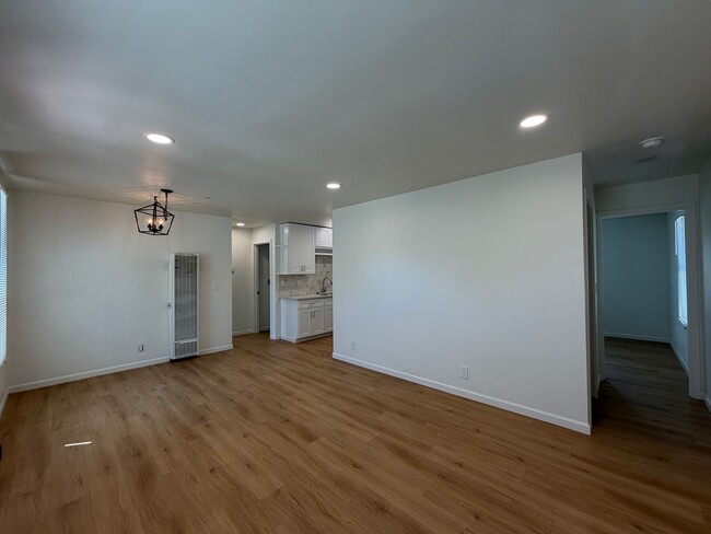 Building Photo - G21900E