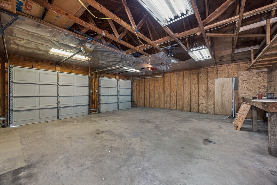 Garage - 115 E Sycamore Rd