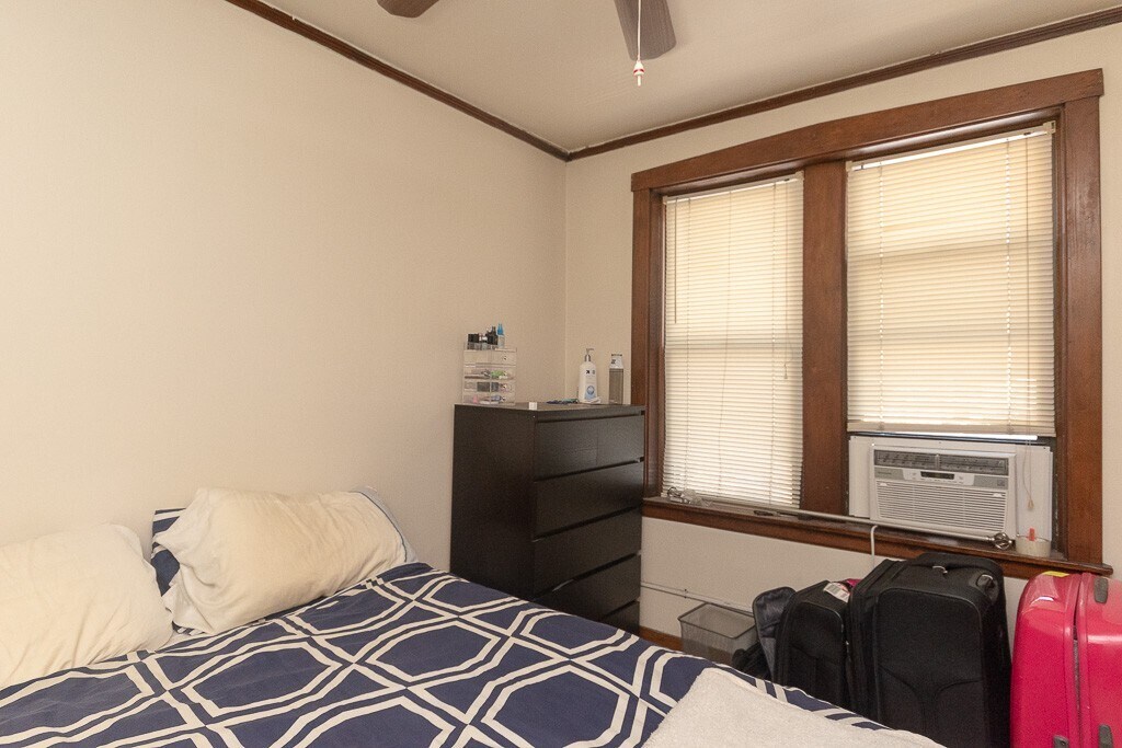 Building Photo - 3621 N Paulina St