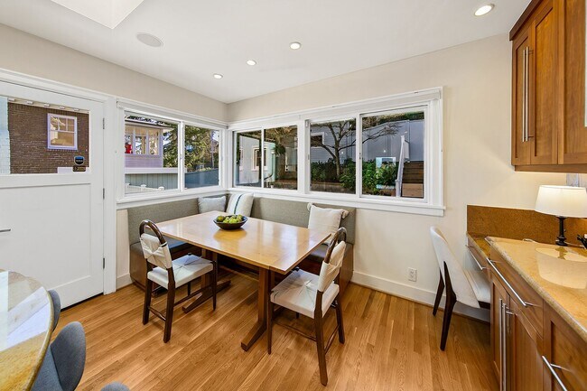 Building Photo - Capitol Hill View Home