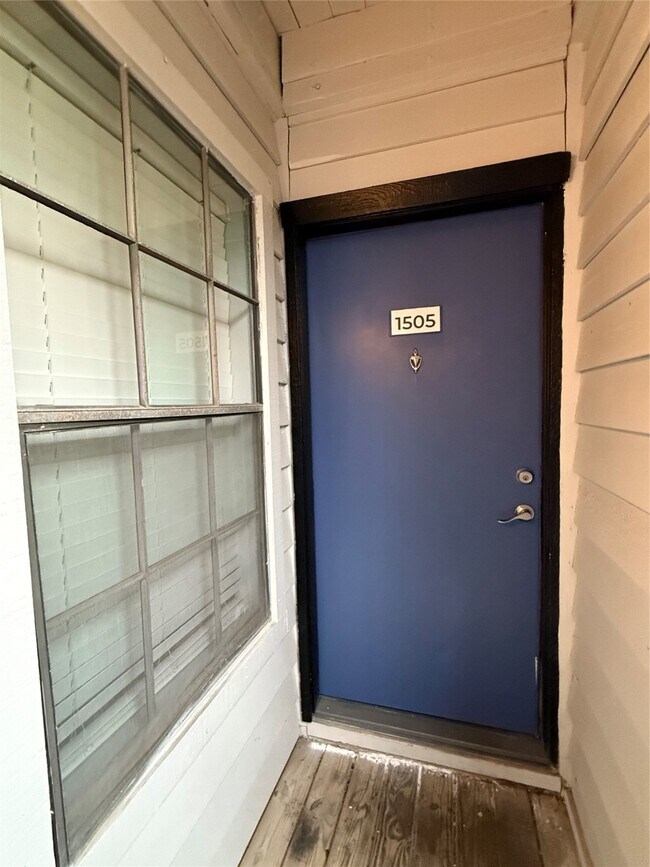 Building Photo - 2701 W Bellfort Ave