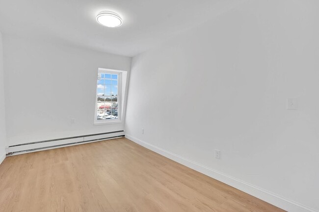 Building Photo - 296 Hancock St