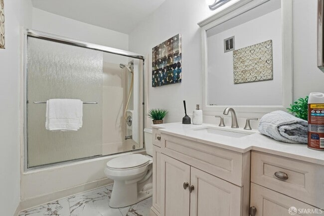 Building Photo - 101 Piccadilly Pl