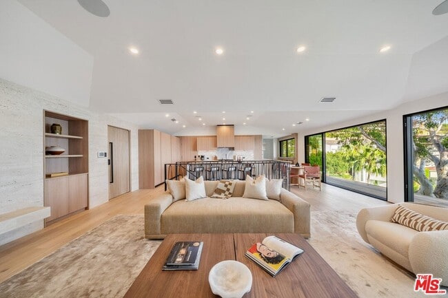 Building Photo - 8800 Hollywood Blvd