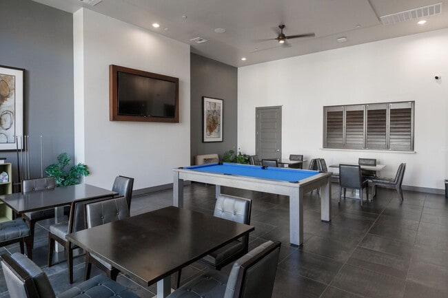 Building Photo - Luxury Summerlin townhome in resort style gated community